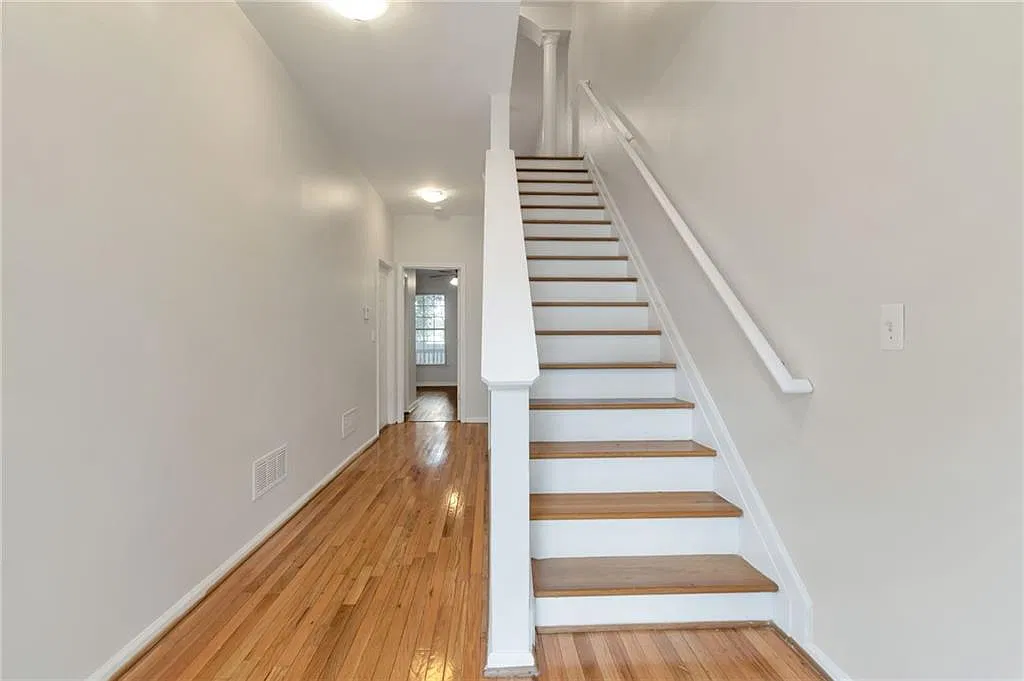 2 bed, 2.5 bath, 1429 sqft, $1,900 — Photo 2