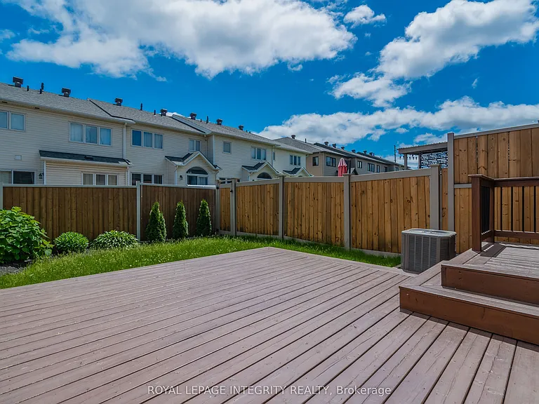 71 Fallengale Cres — Photo 15