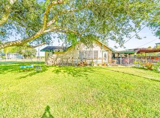 101 4th St, Lake City, TX 78368