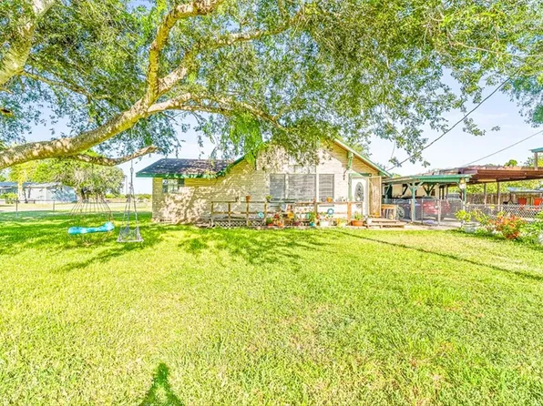 101 4th Street, Mathis, TX 78368