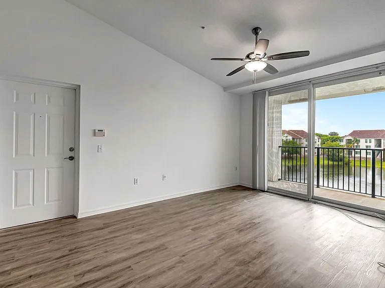 920 Villa Cir — Photo 5