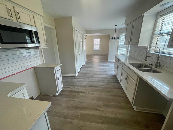 5th image of 7659 Valley Glen Dr