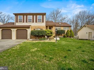 10008 Treetop Ln, Lanham, MD 20706