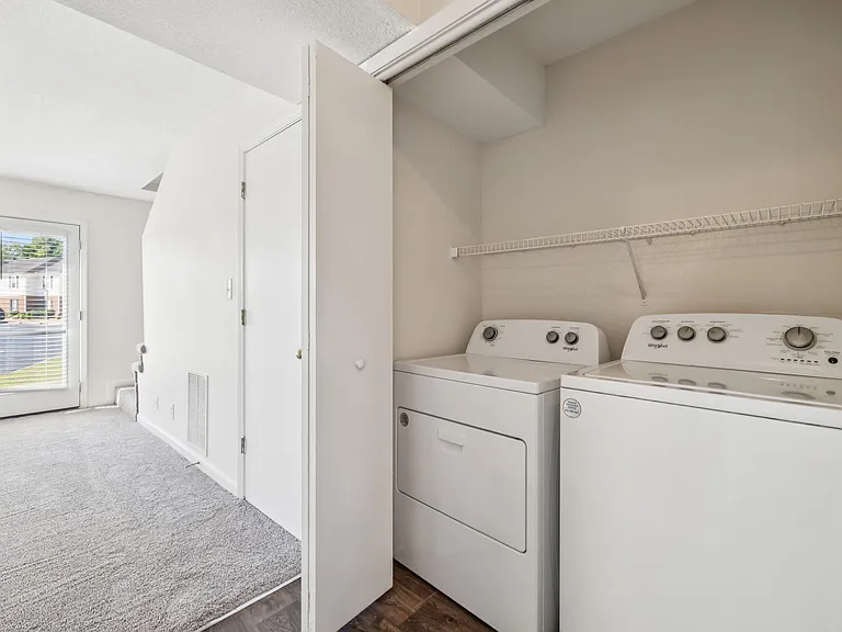 Two Bedroom B - 2 Bed / 1.5 Bath - 1,050 Sq.Ft.