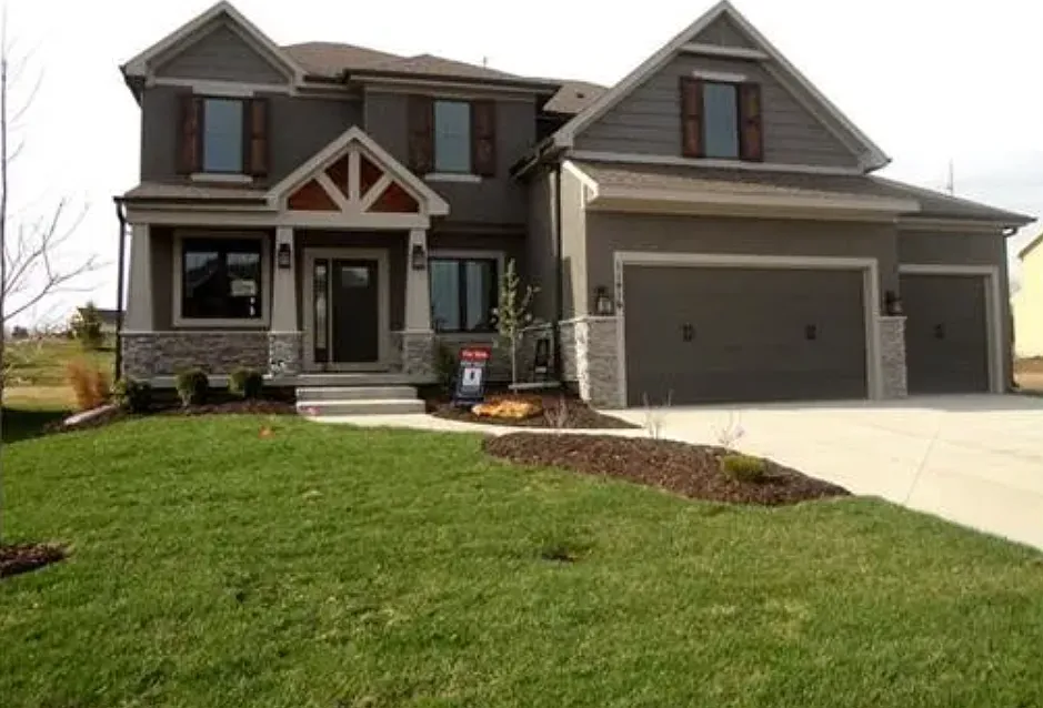 5 bed, 2890 sqft, $4,950 — Photo 1