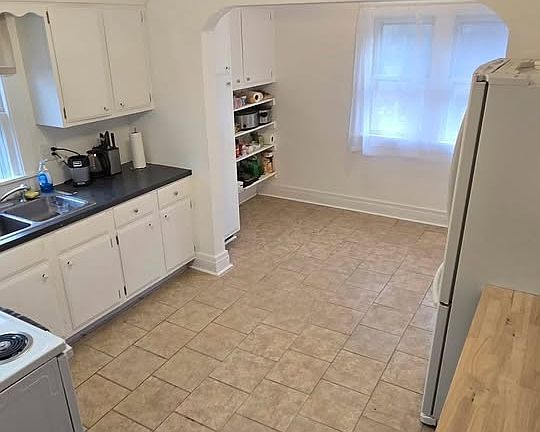 3rd image of 2030 E Colvin St #6