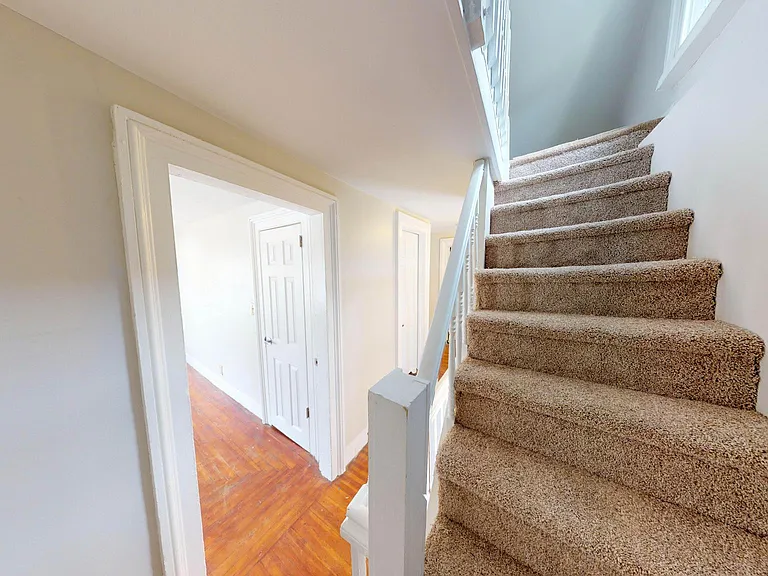 30 Henry St — Photo 13