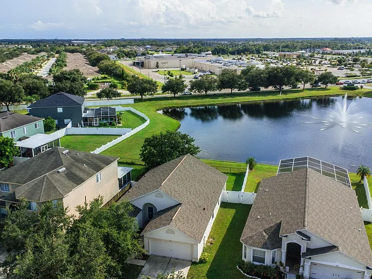 10815 Lakeside Vista Dr — Photo 4