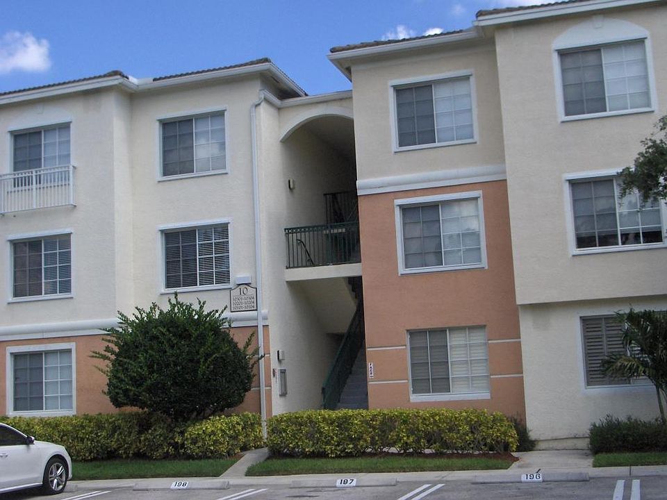1st image of 10301 Myrtlewood Cir W