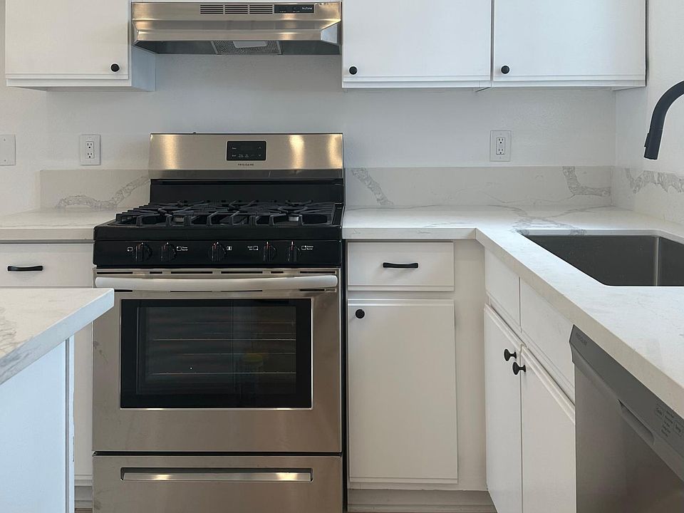 1st image of 1212 N Gower St APT 202