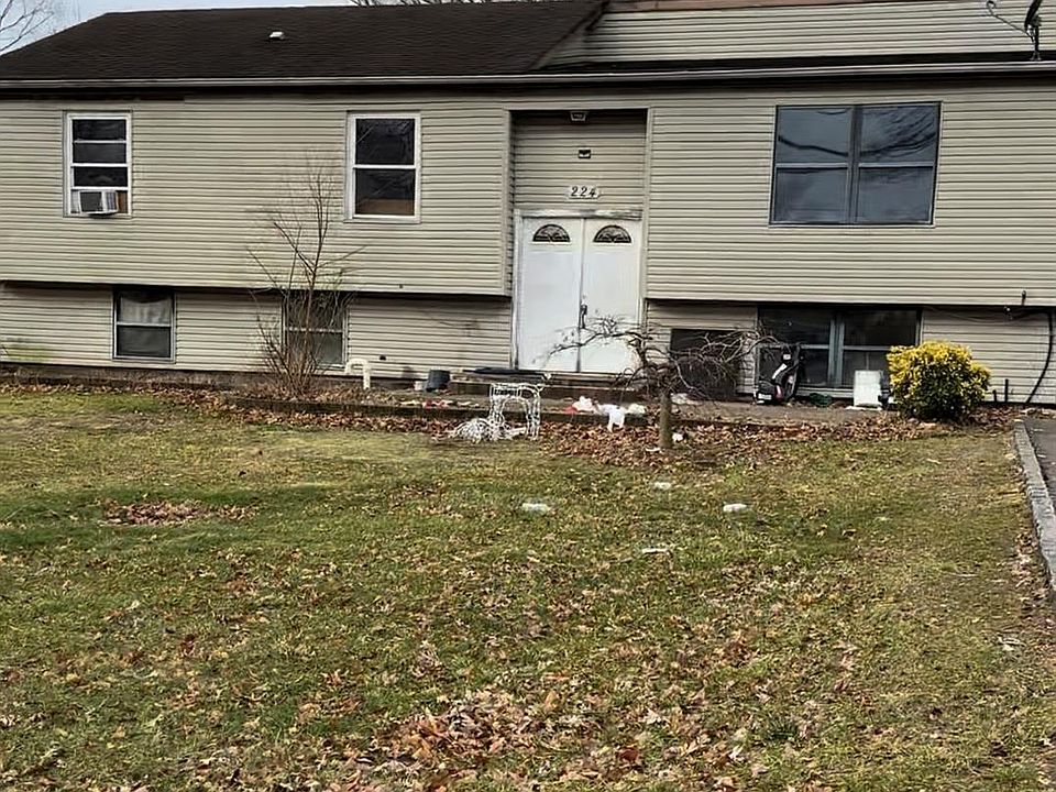 1st image of 224 Grand