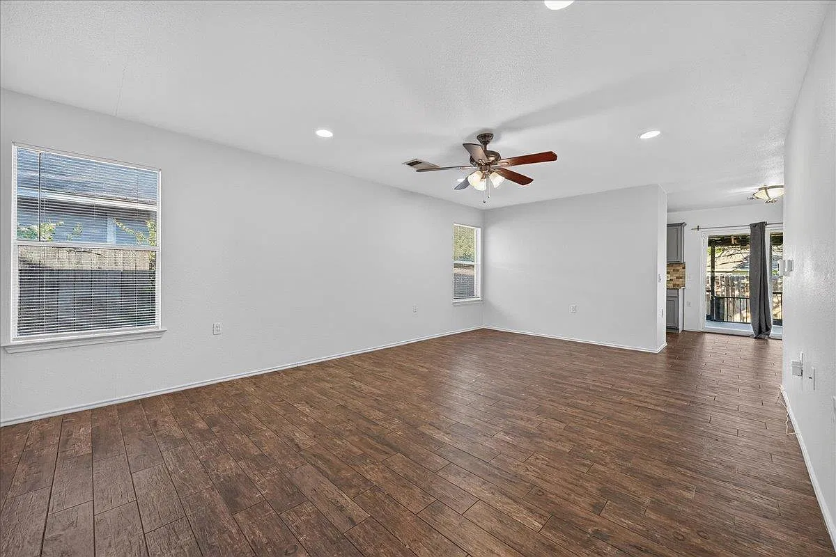 4 bed, 2.0 bath, 1183 sqft, $2,300 — Photo 4