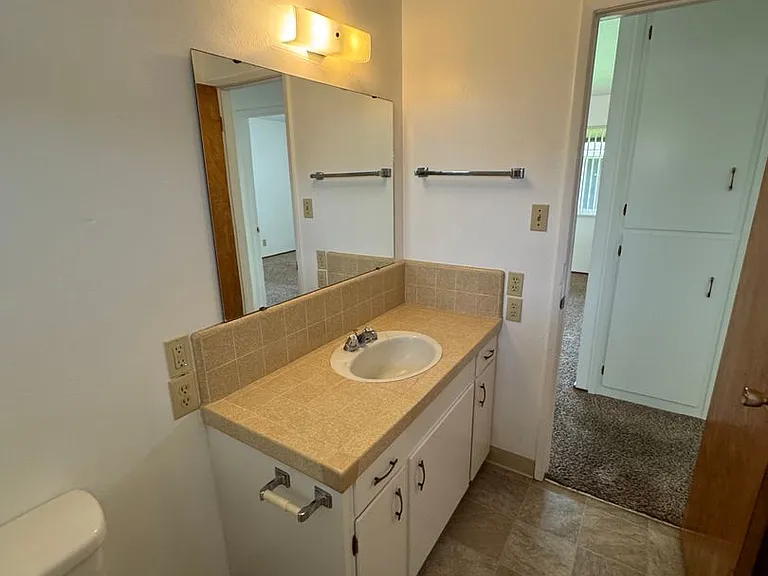 Hutchins 623 S — Photo 12