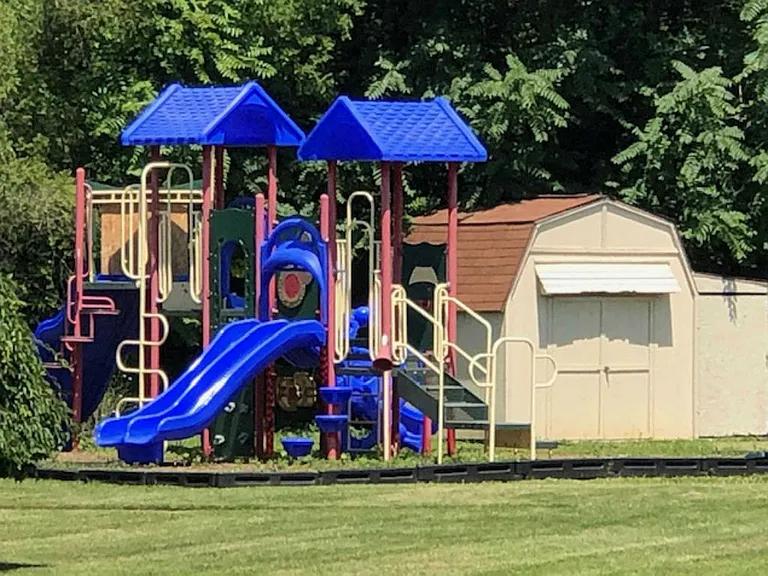 Oak Tree Village — Photo 10