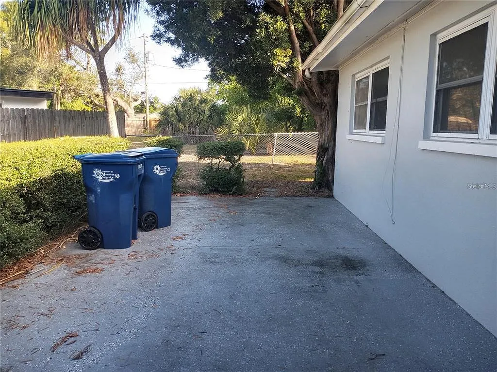 3 bed, 2.0 bath, 1240 sqft, $2,000 — Photo 4