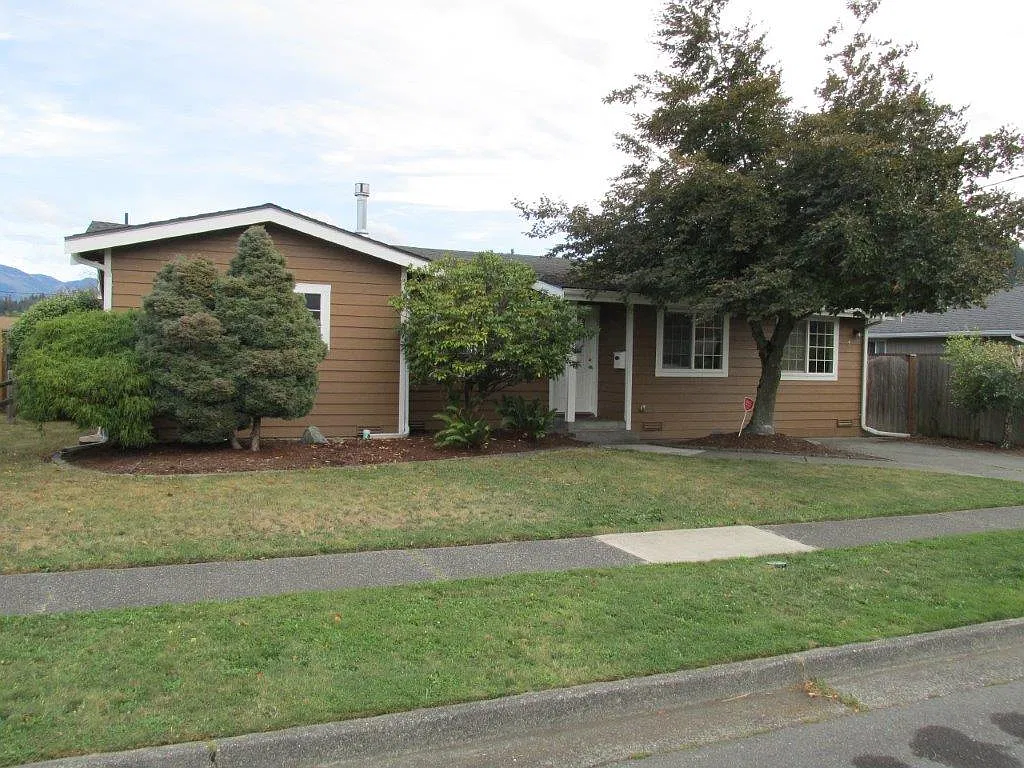 3 bed, 1628 sqft, $2,800 — Photo 1