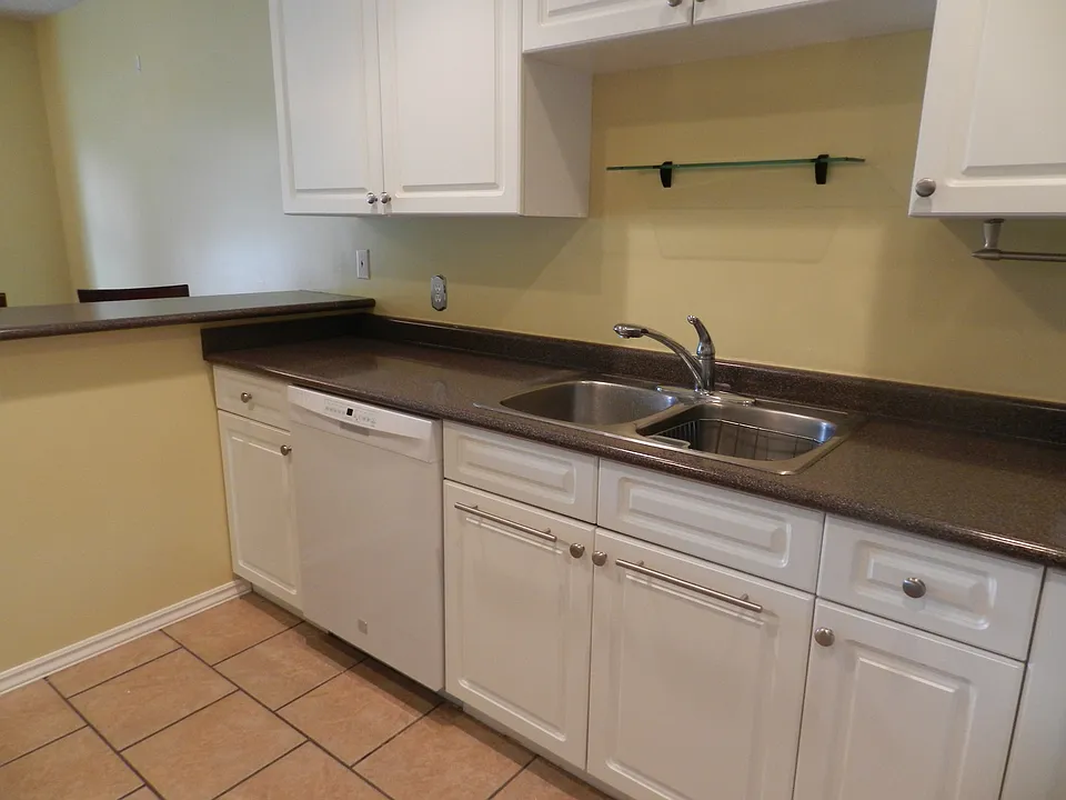 Loads of countertop and cupboard space!