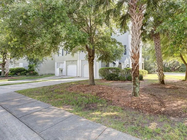 1100 Saint Pauls Parrish Ln — Photo 4