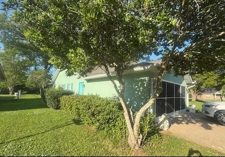 105 Thistledown Dr — Photo 5