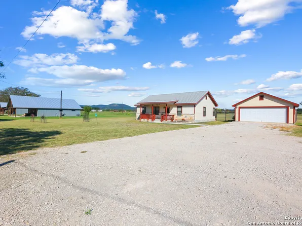 867 River Tree, Leakey, TX 78873