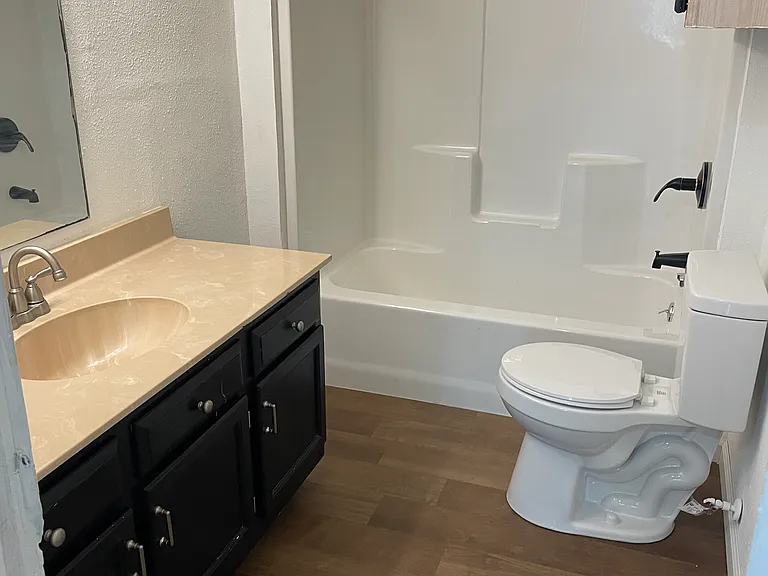 209 W Caroline St — Photo 6