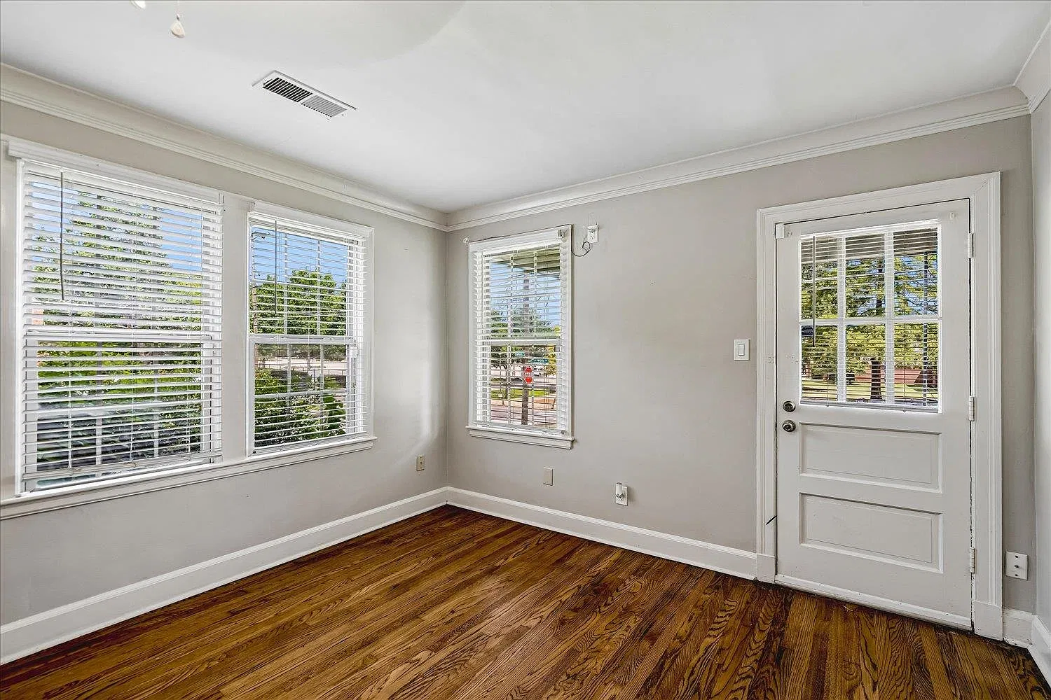4 bed, 1726 sqft, $1,895 — Photo 3