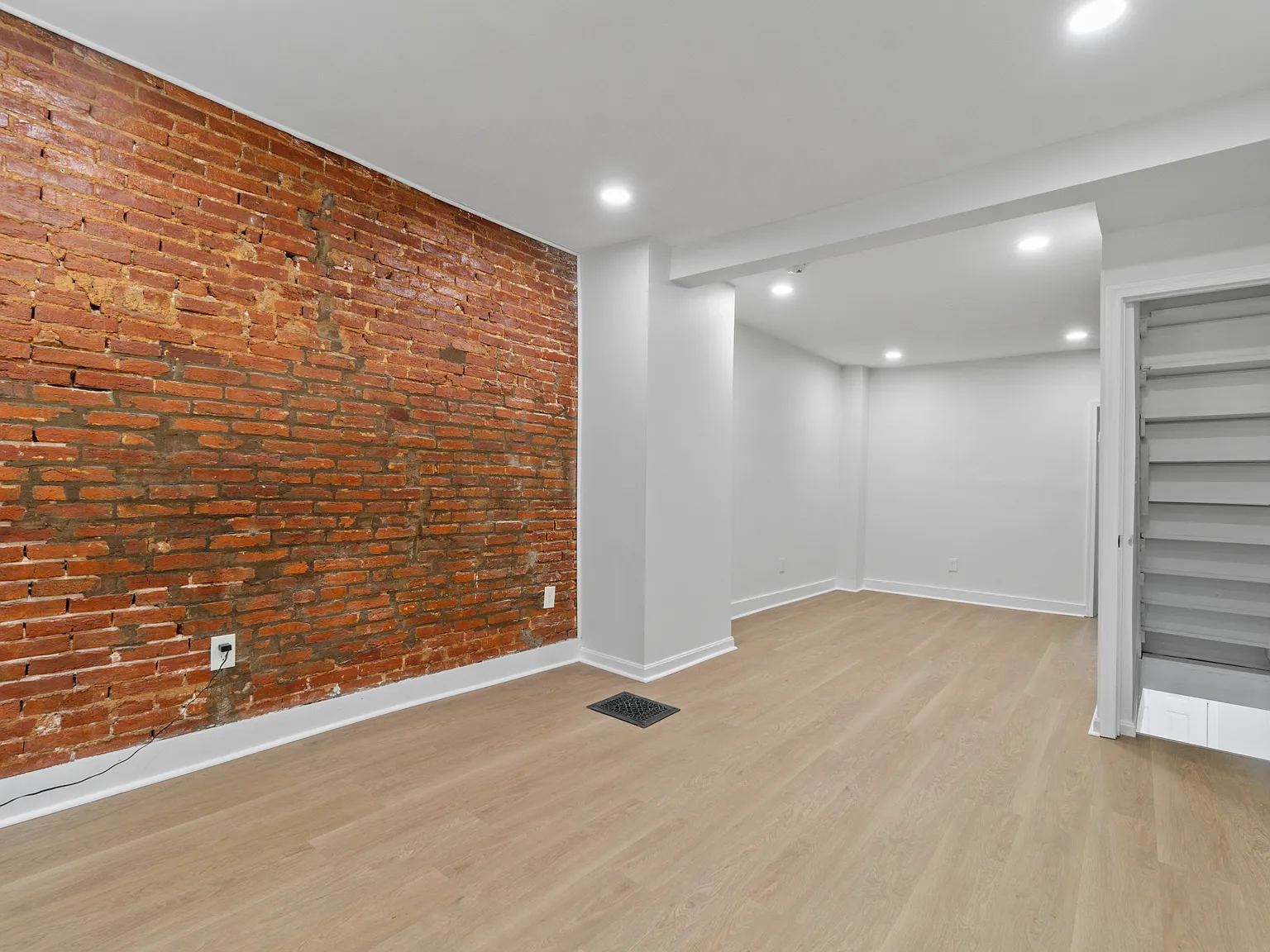 3 bed, 1000 sqft, $1,500 — Photo 4