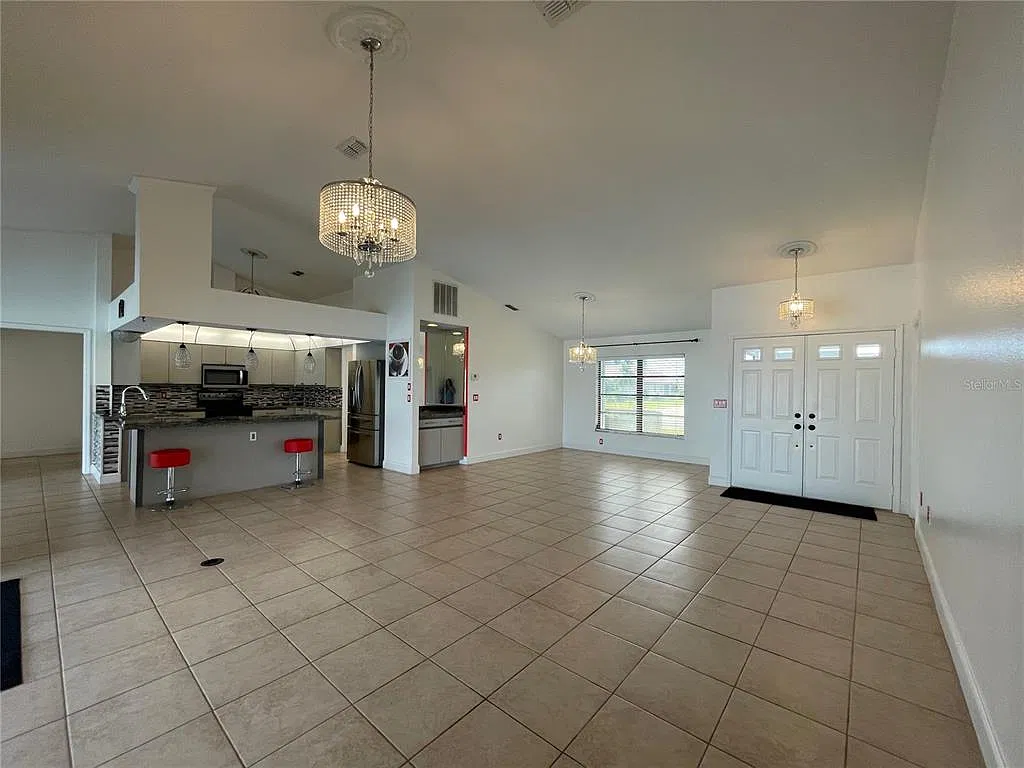 3 bed, 2.5 bath, 2109 sqft, $2,500 — Photo 3