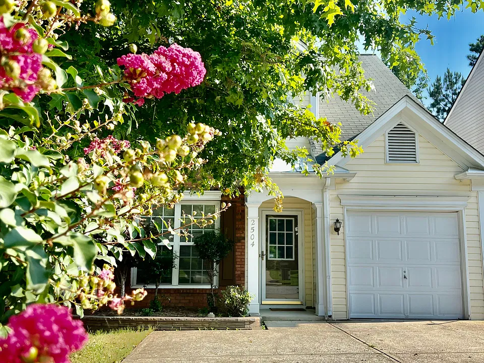 2504 Regent Walk Dr