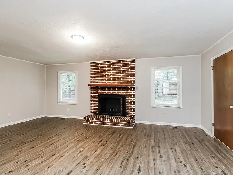 2124 Fox Hunt Dr — Photo 7