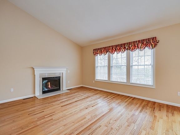 5th image of 20 Highbank Trl