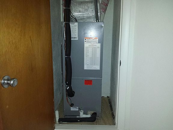 5th image of 808 Grand Central St APT 6