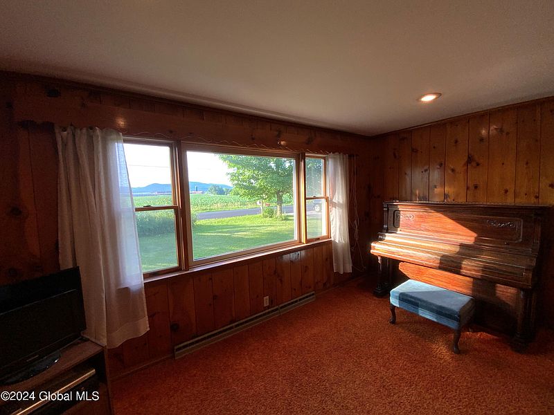 4th image of 312 Bentley Road