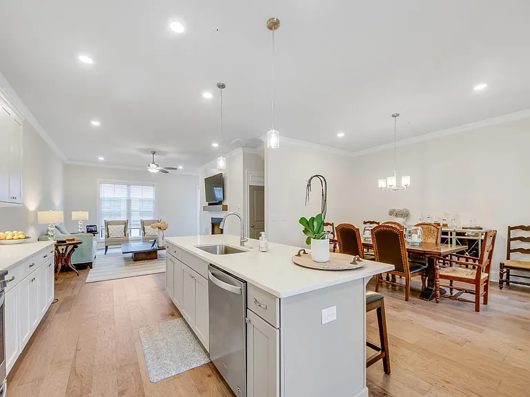 306 Burgess Walk — Photo 8