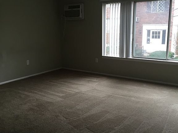 3rd image of 470 E Elmwood Ave APT 201