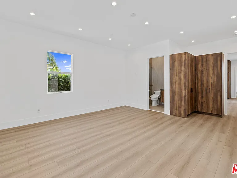 17175 Rayen St — Photo 10