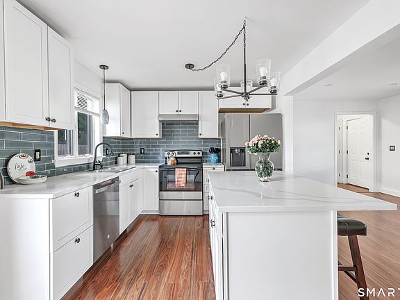 3rd image of 115 Beechwood Avenue