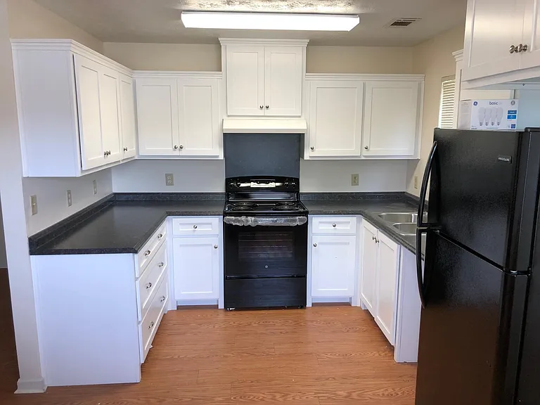 715 Sheridan Ave — Photo 6