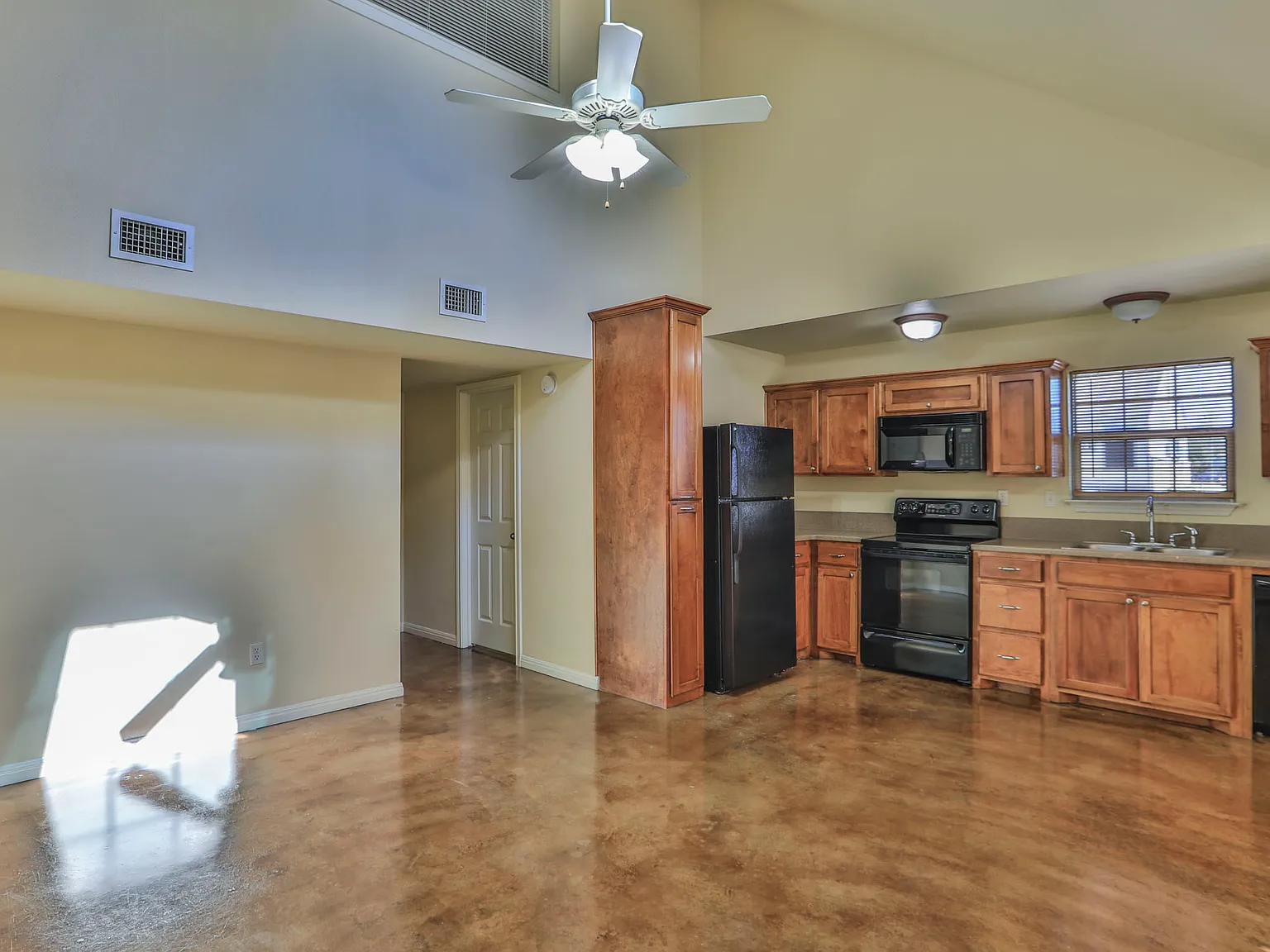 3 bed, 1260 sqft, $1,500 — Photo 3