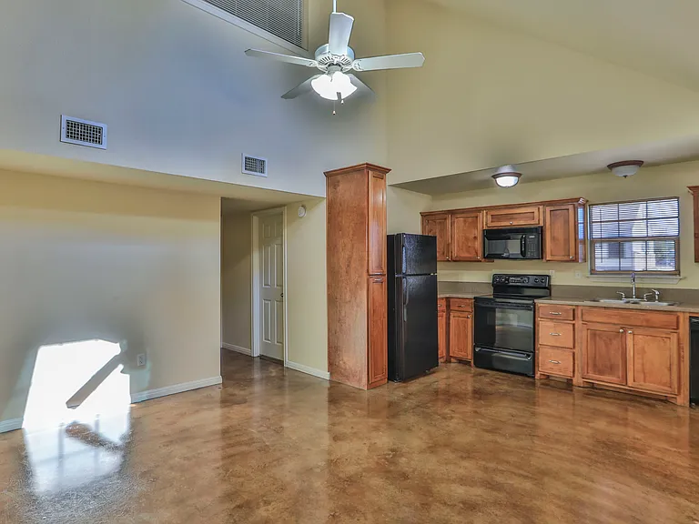 111 Meadow Park Cir #111 — Photo 2