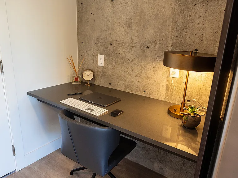 the_citizen_townhome_sittingdesk