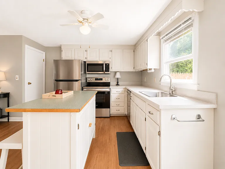 30 Villa Rd — Photo 1