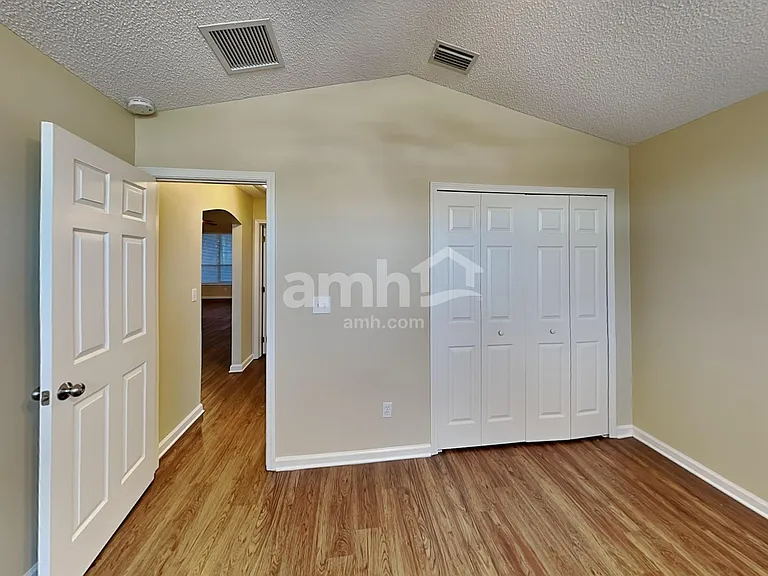 807 Hickory Knolls Dr — Photo 17