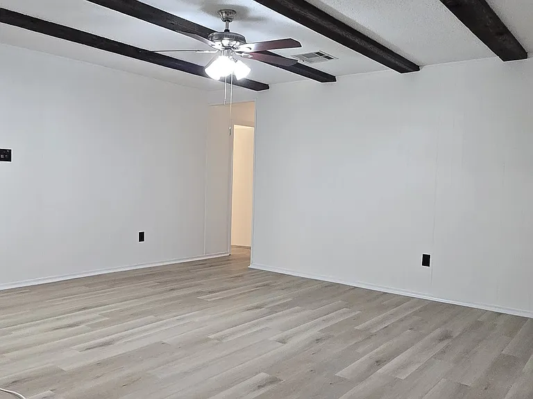 2732 Fairfield Ave — Photo 3