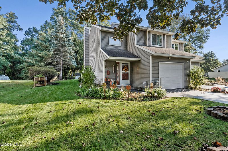 2nd image of 2063 Rosedale Way