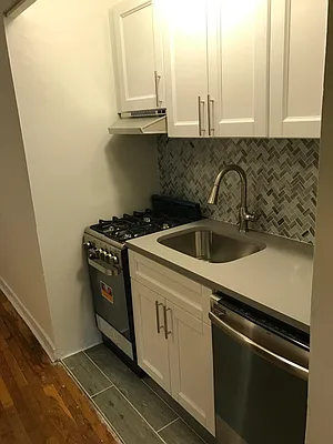 Rented by Salon Realty Corp | media 8