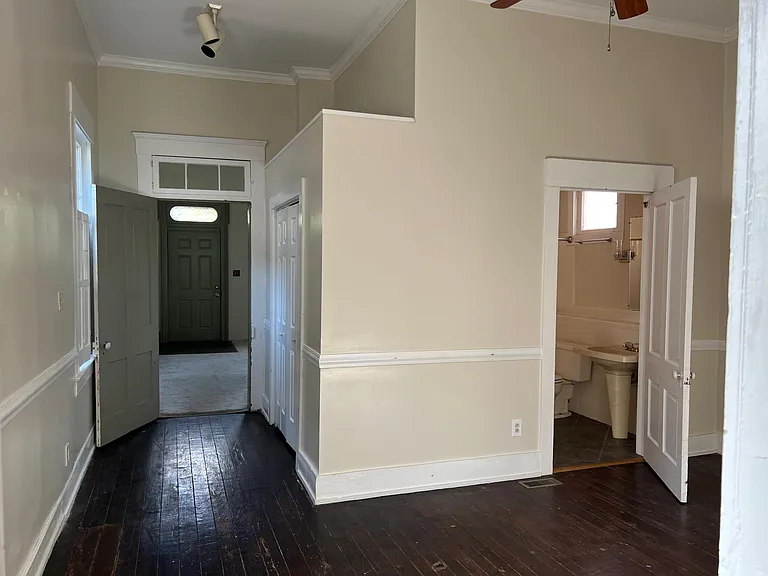 1118 Rogers St — Photo 3