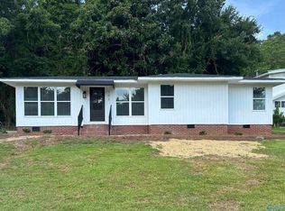 102 Iris Rd, Gadsden, AL 35901