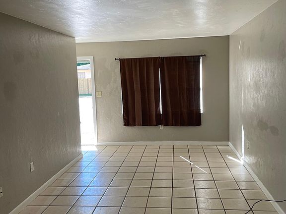 5th image of 3123 SW 26th Dr #A