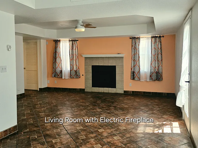 1270 Fountain Loop — Photo 2